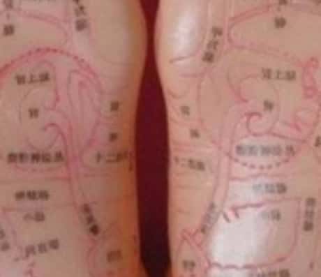 男右脚底有一颗痣，是好是坏？