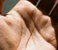 手相事业线至感情线终止的神秘含义